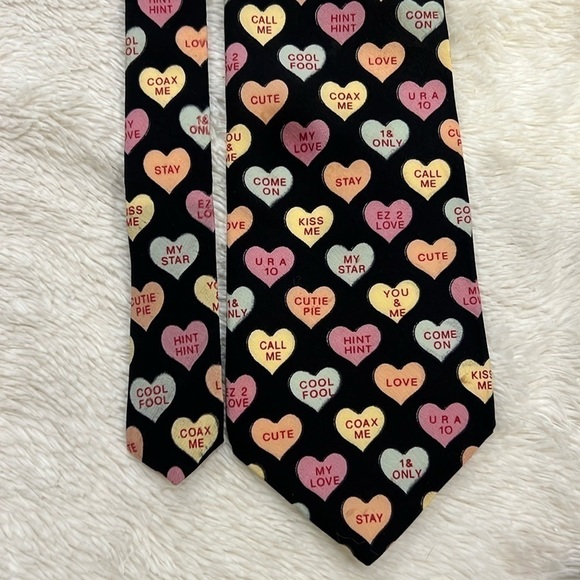 Metropolis 100% Italian silk heart Tie - Picture 1 of 12